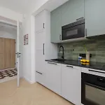Charming One Bedroom With Air Conditioning In The Capital By Renters Warszawa