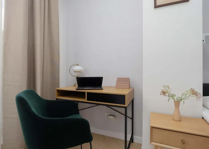 Charming One Bedroom With Air Conditioning In The Capital By Renters Warszawa