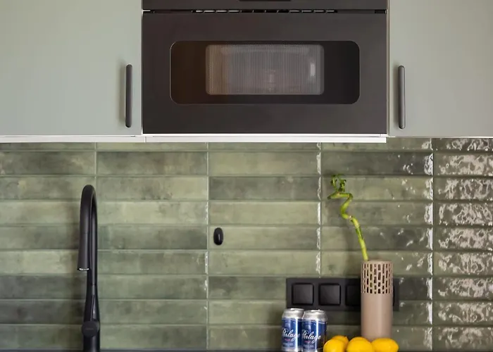 Charming One Bedroom With Air Conditioning In The Capital By Renters Lejlighed Warszawa