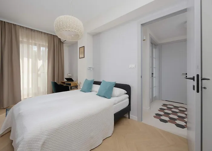 Charming One Bedroom With Air Conditioning In The Capital By Renters * Warszawa