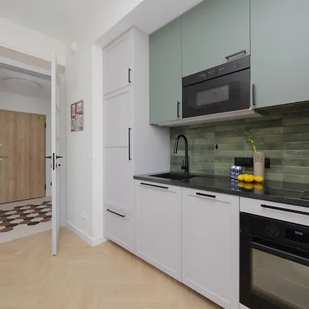 Charming One Bedroom With Air Conditioning In The Capital By Renters Warszawa