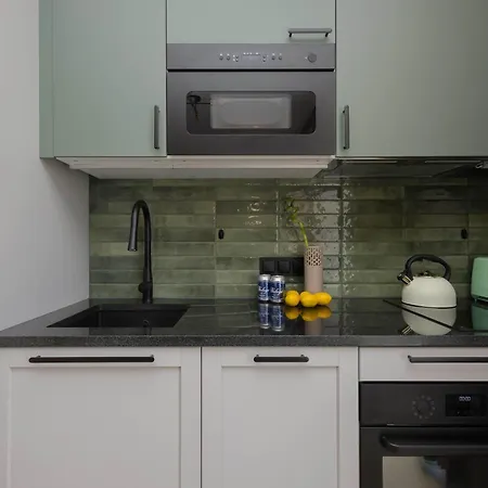 Apartament Charming One Bedroom With Air Conditioning In The Capital By Renters