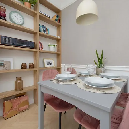 Charming One Bedroom With Air Conditioning In The Capital By Renters